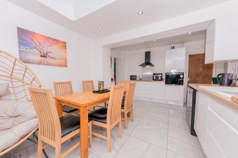 105 Cardinal Square, Leeds, LS11 8HS