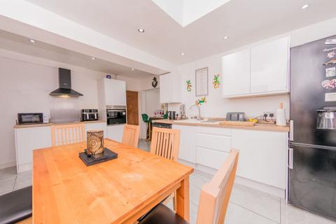 105 Cardinal Square, Leeds, LS11 8HS