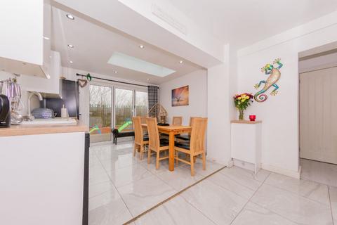 105 Cardinal Square, Leeds, LS11 8HS