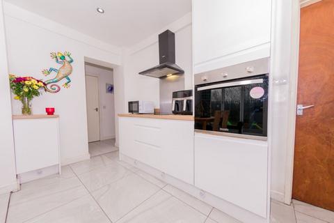 105 Cardinal Square, Leeds, LS11 8HS