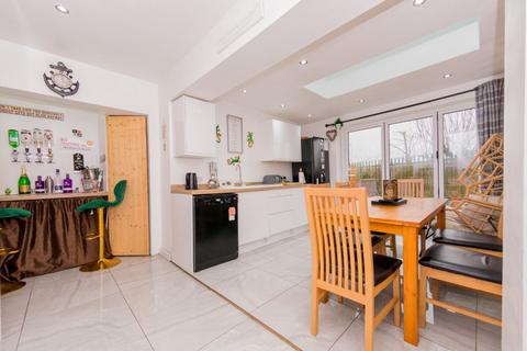 105 Cardinal Square, Leeds, LS11 8HS