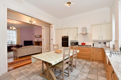 4 bedroom ground floor flat for sale, High Street, Portsmouth, Hampshire