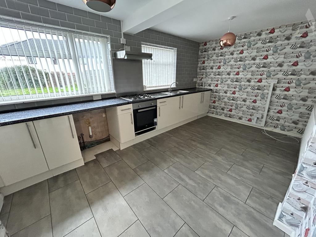 Old Croft Lane, Shard End... 3 bed semidetached house £1,200 pcm (£