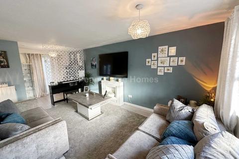 33 Meadside Avenue, Kilbarchan, Johnstone, PA10 2LA