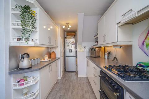33 Meadside Avenue, Kilbarchan, Johnstone, PA10 2LA