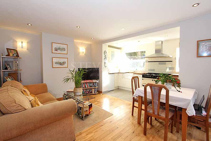 Oak Hill, Finchfield, Wolverhampton, WV3 2 bed semidetached house for