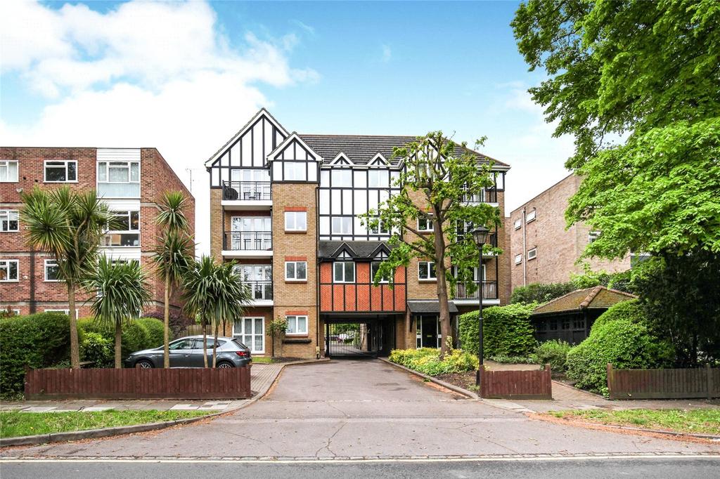 Chartwell Lodge, Brackley Road... 2 bed apartment £1,500 pcm (£346 pw)