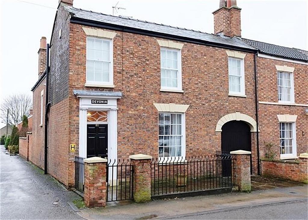 Queen St, Horncastle, Lincs, LN9 6BD 4 bed end of terrace house for