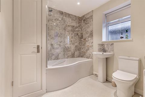 83a Canada Way, Worcester, WR2 4XD