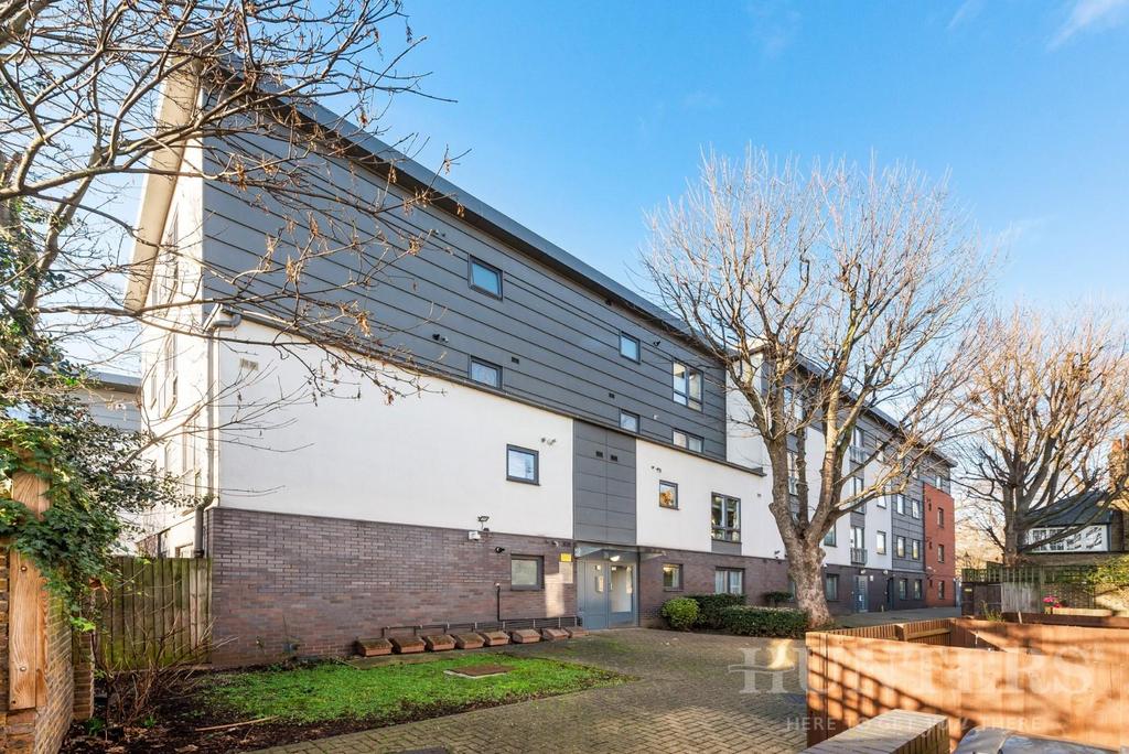 Flat 34, Eileen Lenton Court N15 4 UR-10.jpg
