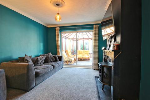 3 bedroom end of terrace house for sale - The Close, Cottingham