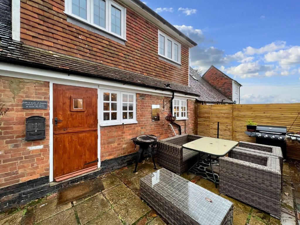 TENTERDEN 3 bed semidetached house for sale £500,000