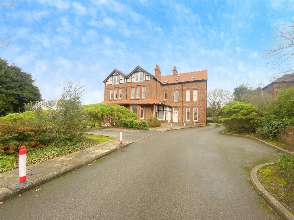 Merrilocks Road, Blundellsands 2 bed apartment for sale £200,000