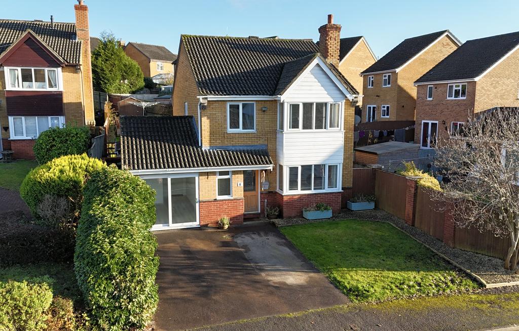 Tiberius Avenue, Lydney, Gloucestershire, GL15 5PD 4 bed detached house