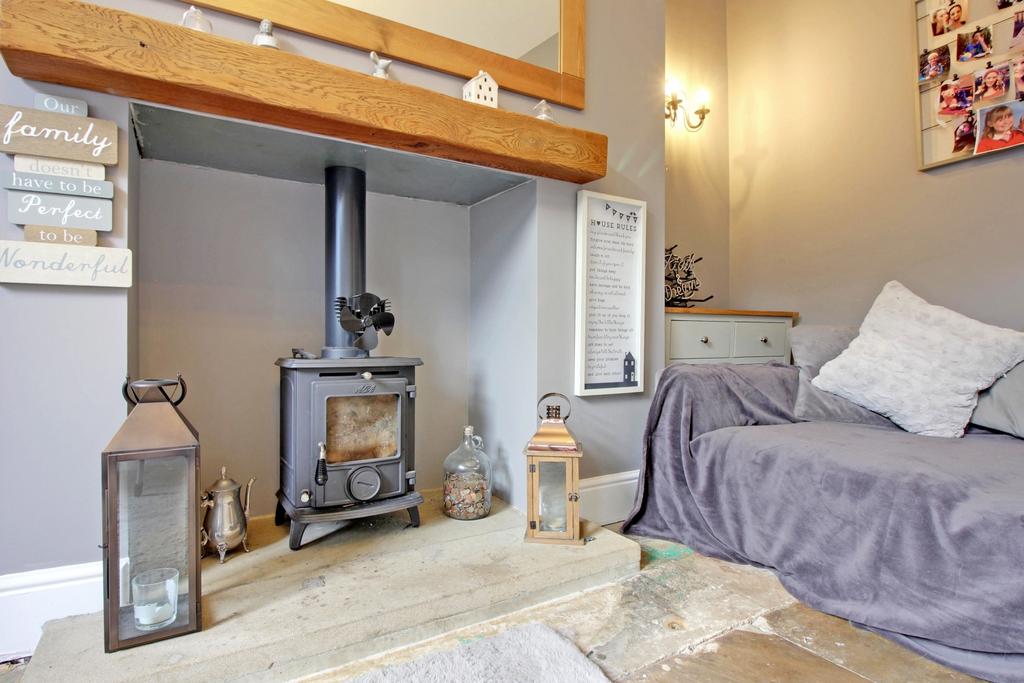 Elland Road, Ripponden, Sowerby Bridge, West Yorkshire, HX6 3 bed