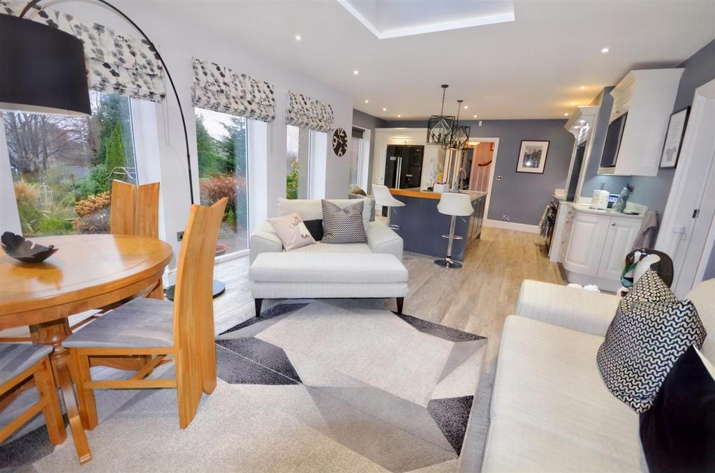 Open Plan Kitchen &amp; Family Room