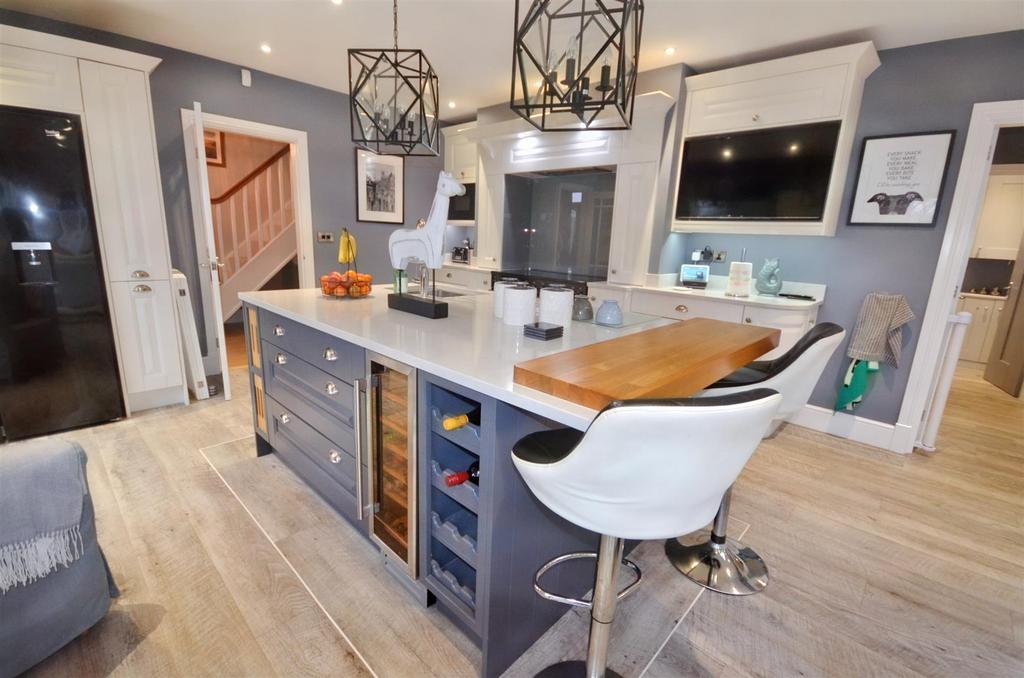 Open Plan Kitchen &amp; Family Room