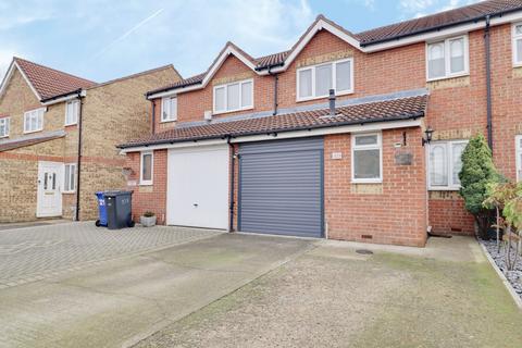 3 bedroom terraced house for sale, Danbury Crescent, South Ockendon RM15