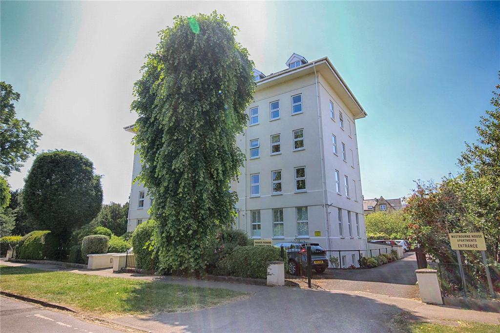 Westbourne Drive, Cheltenham, Gloucestershire, GL52 2 bed apartment for
