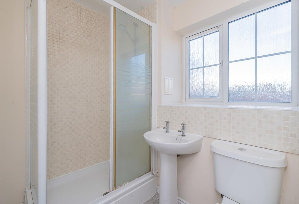 En-suite (Main Bedroom)