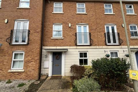 4 bedroom terraced house to rent, Attingham Drive, Dudley