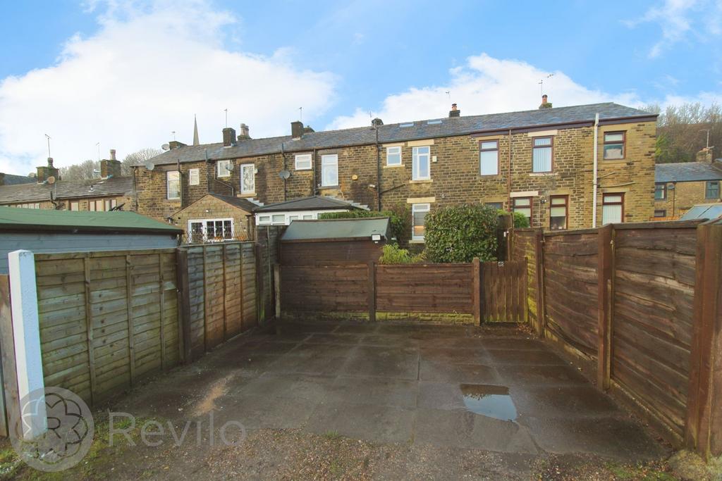 Huddersfield Road, Newhey, OL16 2 bed terraced house to rent £850 pcm