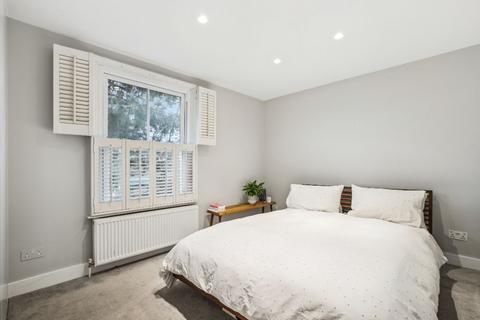 68 Railway Side, London, SW13 0PQ