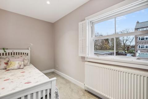 68 Railway Side, London, SW13 0PQ
