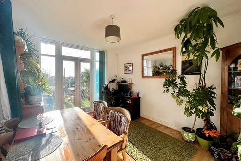 3 bedroom apartment for sale, Leigh on Sea SS9