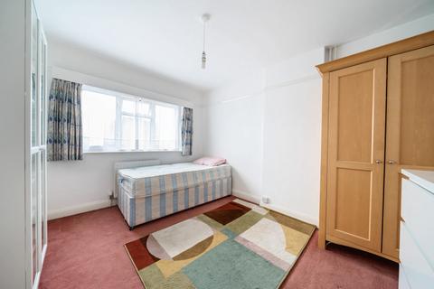 4 Park Drive, London, W3 8NA