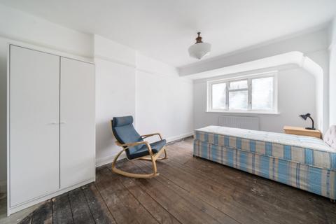 4 Park Drive, London, W3 8NA