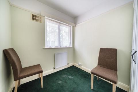 4 Park Drive, London, W3 8NA