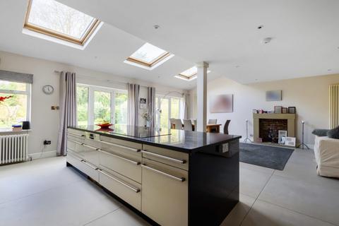 14 Birkdale Road, London, W5 1JZ