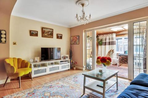 4 bedroom semi-detached house for sale, Saxon Drive, West Acton, W3