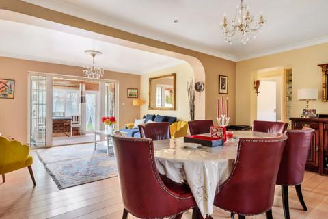 4 bedroom semi-detached house for sale, Saxon Drive, West Acton, W3