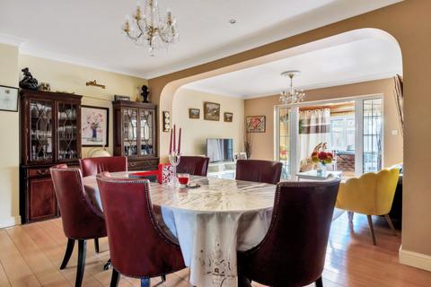 4 bedroom semi-detached house for sale, Saxon Drive, West Acton, W3