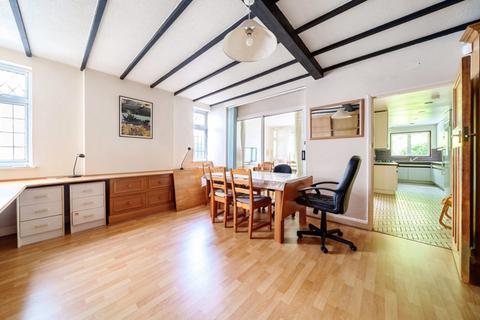 3 Vale Lane, London, W3 0DY