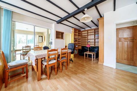 3 Vale Lane, London, W3 0DY