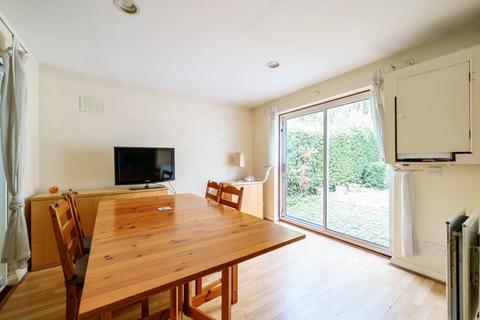 3 Vale Lane, London, W3 0DY