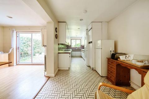 3 Vale Lane, London, W3 0DY