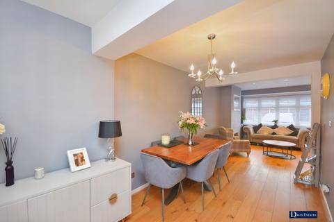 24 Firham Park Avenue, Romford, RM3 0SJ