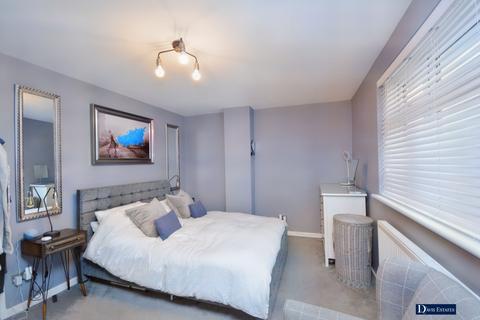 24 Firham Park Avenue, Romford, RM3 0SJ