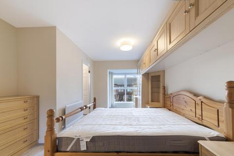 8 De Quincey Mews, London, E16 1SU