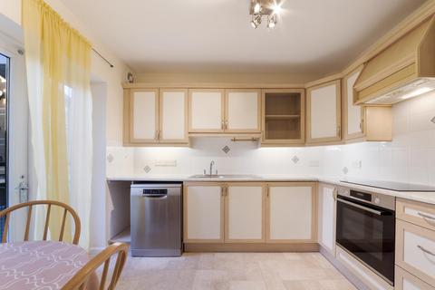 8 De Quincey Mews, London, E16 1SU
