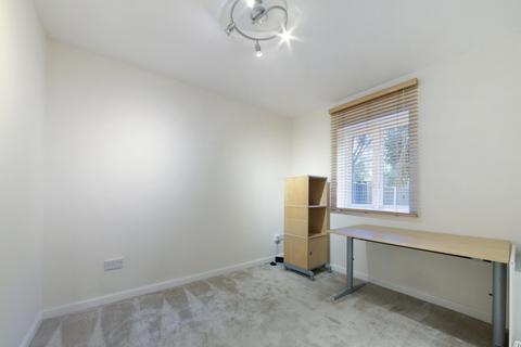 8 De Quincey Mews, London, E16 1SU
