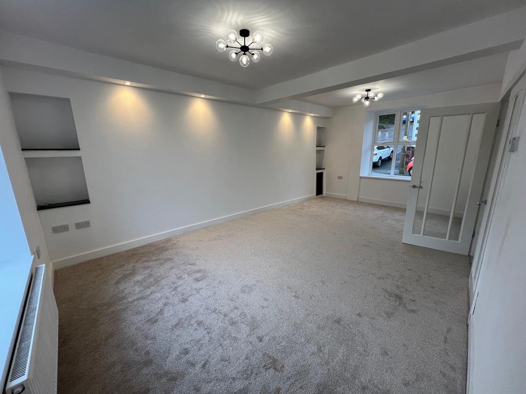 Fenwick Street Pontygwaith Ferndale 3 bed end of terrace house for
