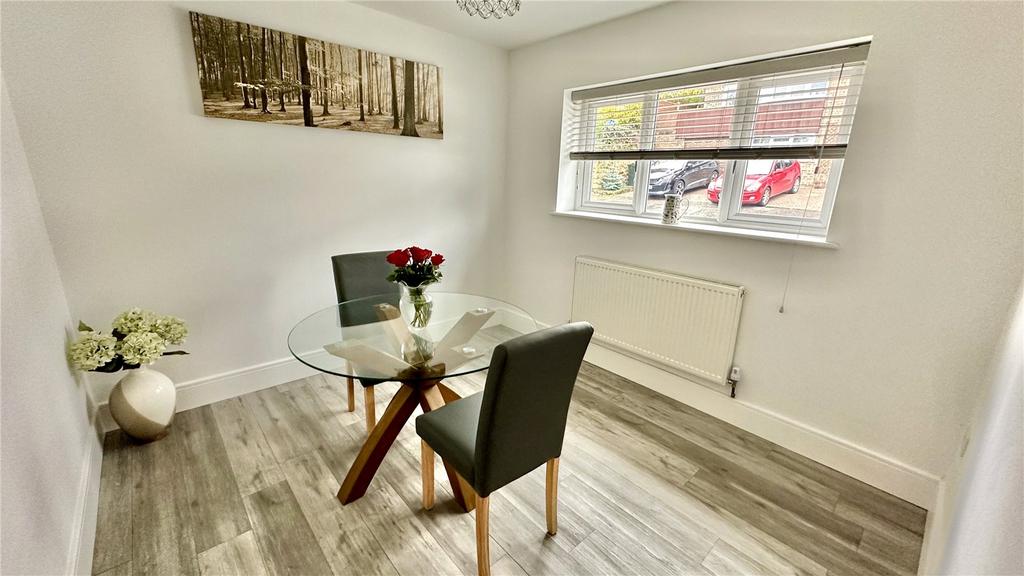 Bedroom/Dining