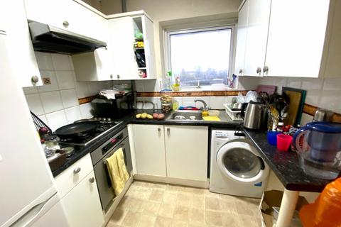 2 bedroom flat for sale, Great West Road, TW5