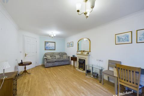 1 bedroom flat for sale, Pearl Court, Croft Road, Aylesbury, Buckinghamshire
