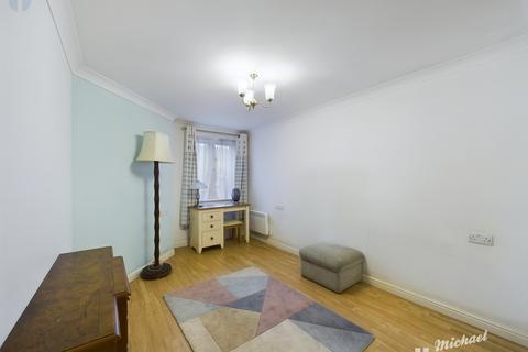 1 bedroom flat for sale, Pearl Court, Croft Road, Aylesbury, Buckinghamshire